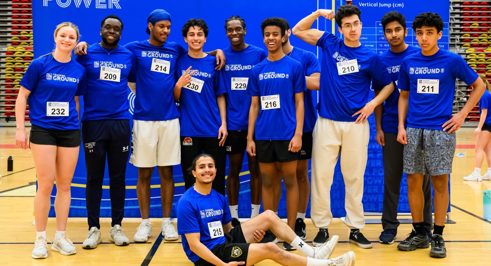 Participants de Cleats4Kids à un événement Camp des recrues RBC à Calgary.