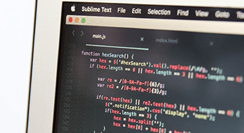 code sur l’écran de l’ordinateur
