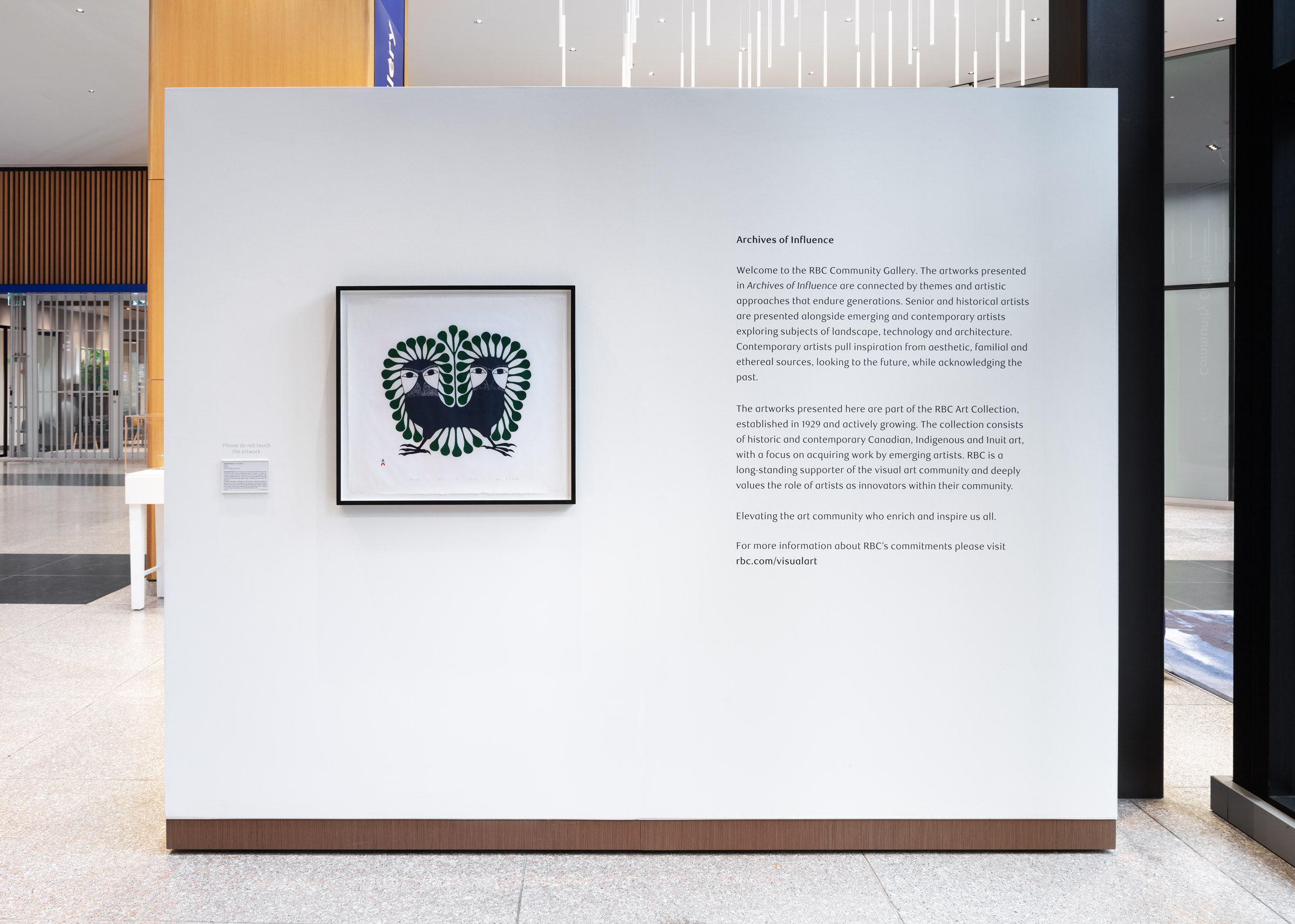 Impression de gravure sur pierre de Kenojuak Ashevak intitulée « Owls Together ».