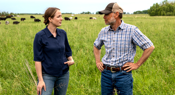 Paige Englot et Garry Richards au ranch familial Richards, situé près de Bangor, en Saskatchewan