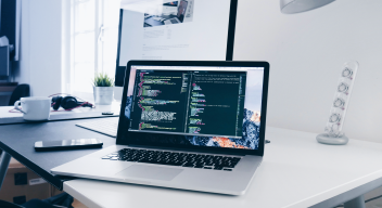 Code sur un écran d’ordinateur portable