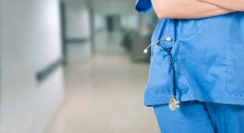 Une infirmière avec un stéthoscope