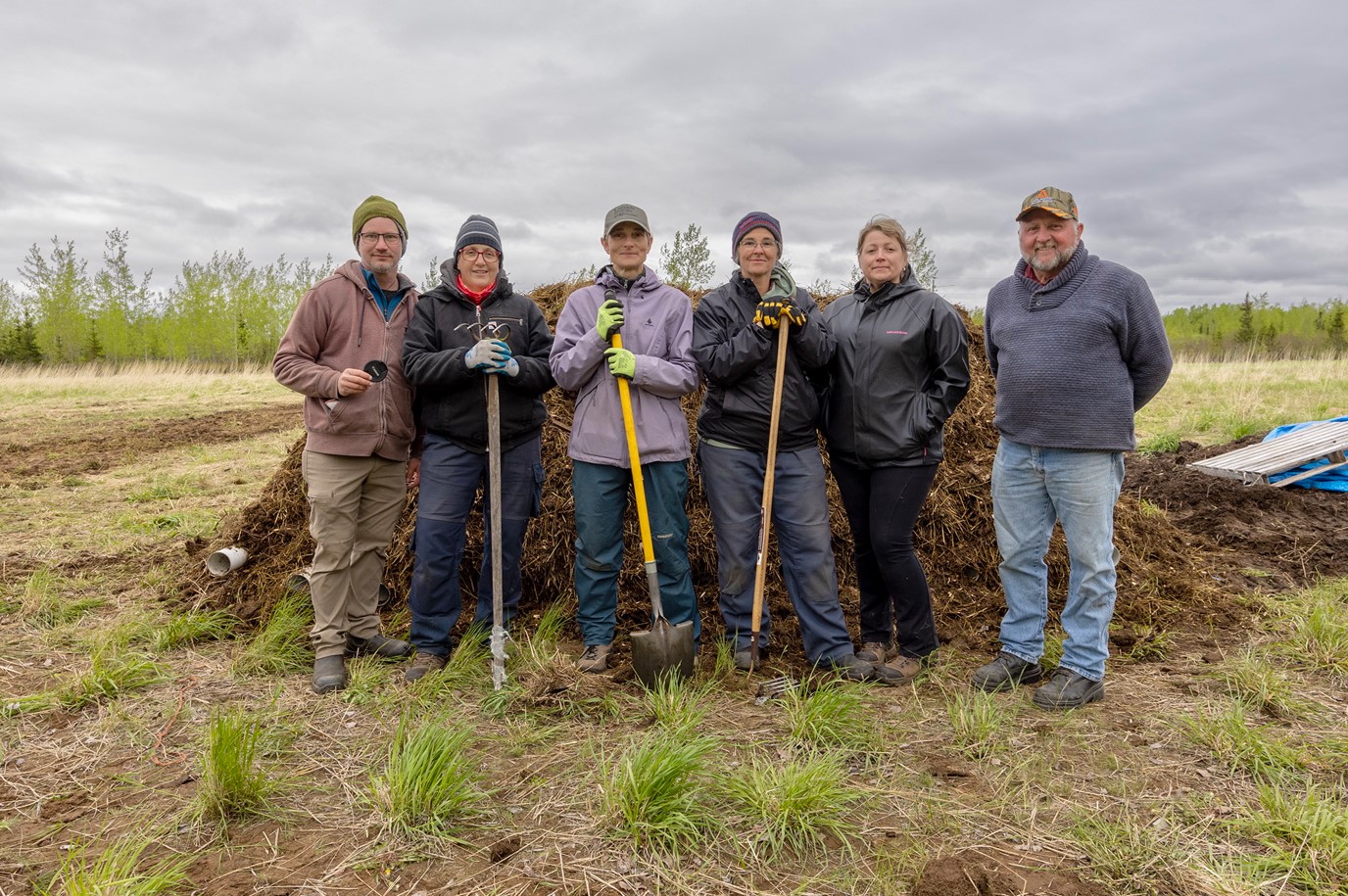 Les scientifiques d'Agriculture et Agroalimentaire Canada testent des méthodes de compost au Centre Pye de l'Université Memorial.